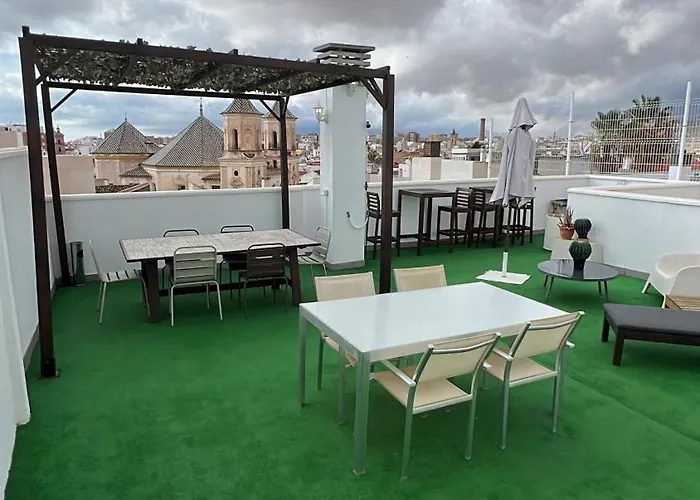 Hogar Centrico Con Terraza * 马拉加